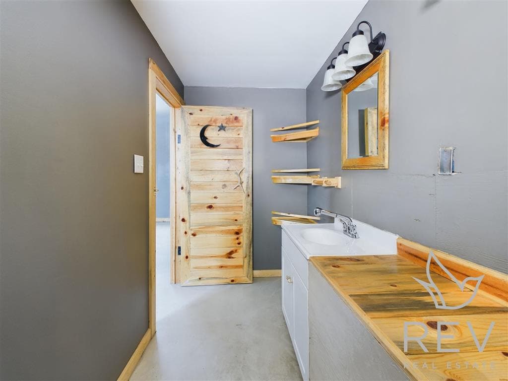 2811 Big Horn Ave — photo 10 of 23