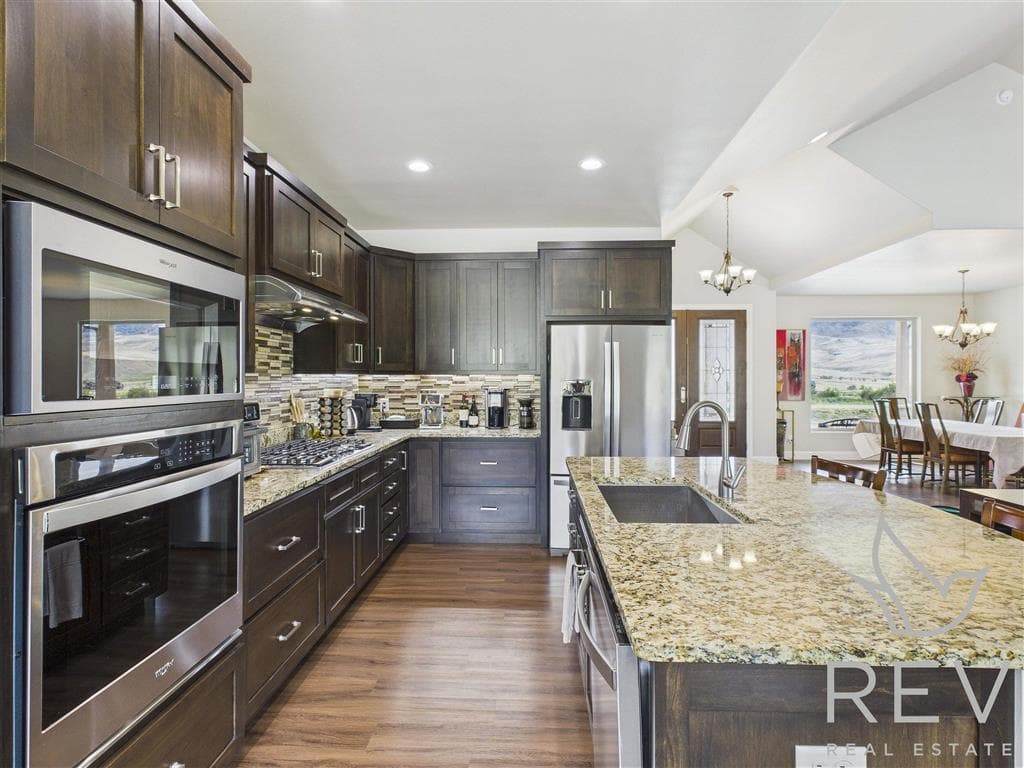 108 Stillwater Dr — photo 11 of 25