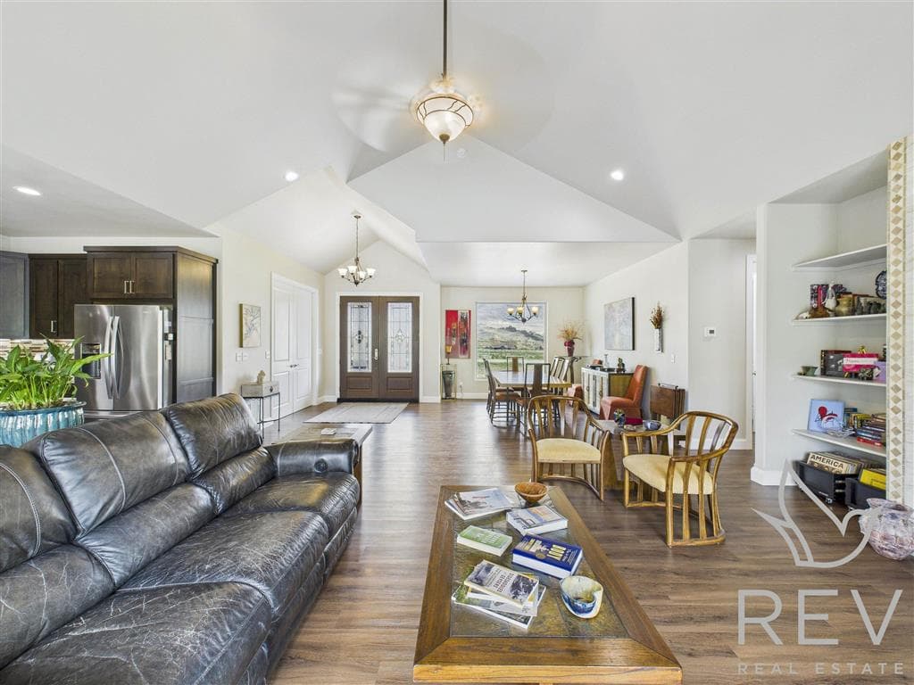 108 Stillwater Dr — photo 16 of 25