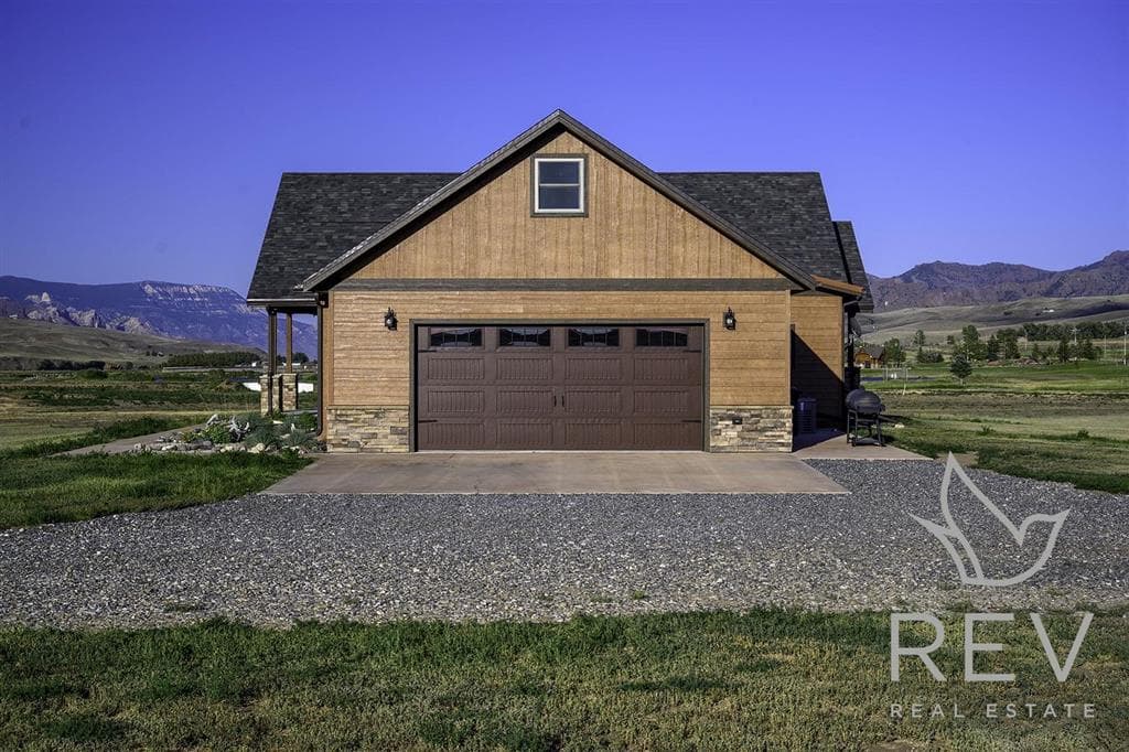 108 Stillwater Dr — photo 4 of 25