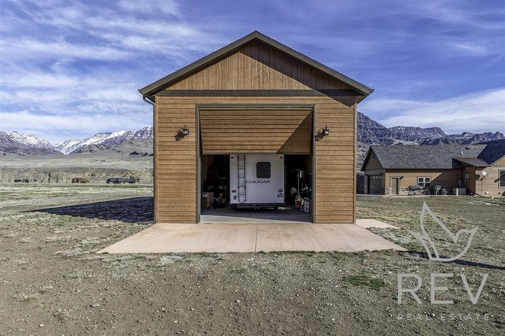 108 Stillwater Dr — photo 7 of 25