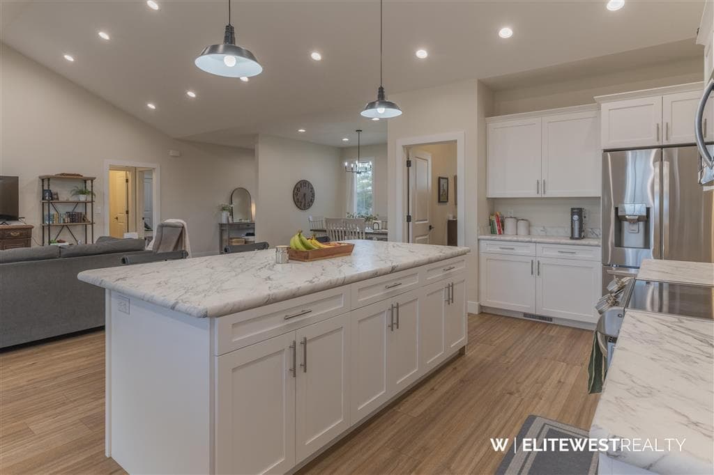 30 E 10th St — photo 11 of 25