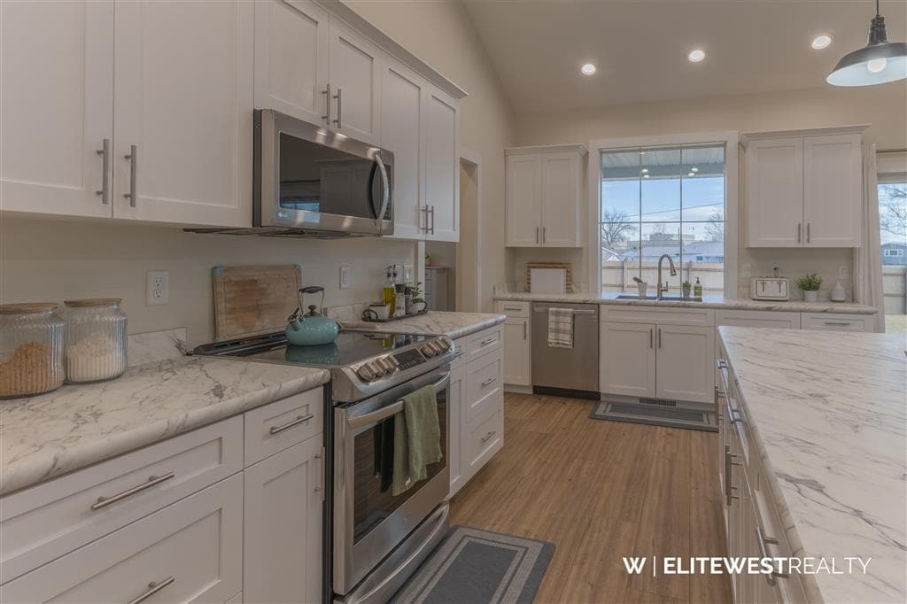 30 E 10th St — photo 13 of 25