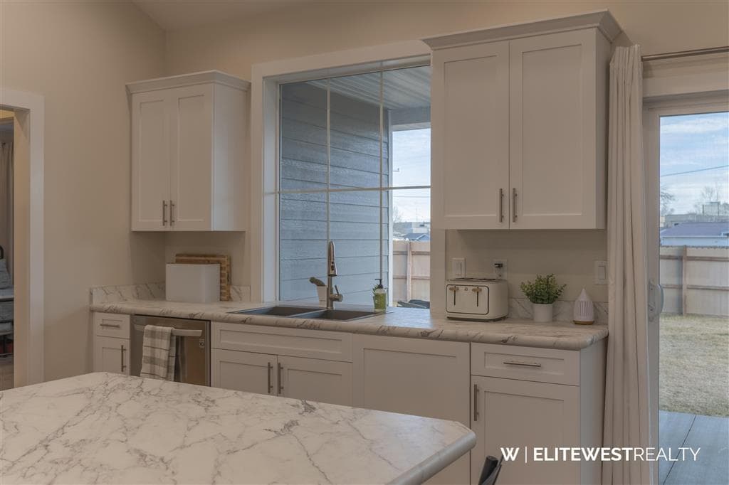 30 E 10th St — photo 14 of 25