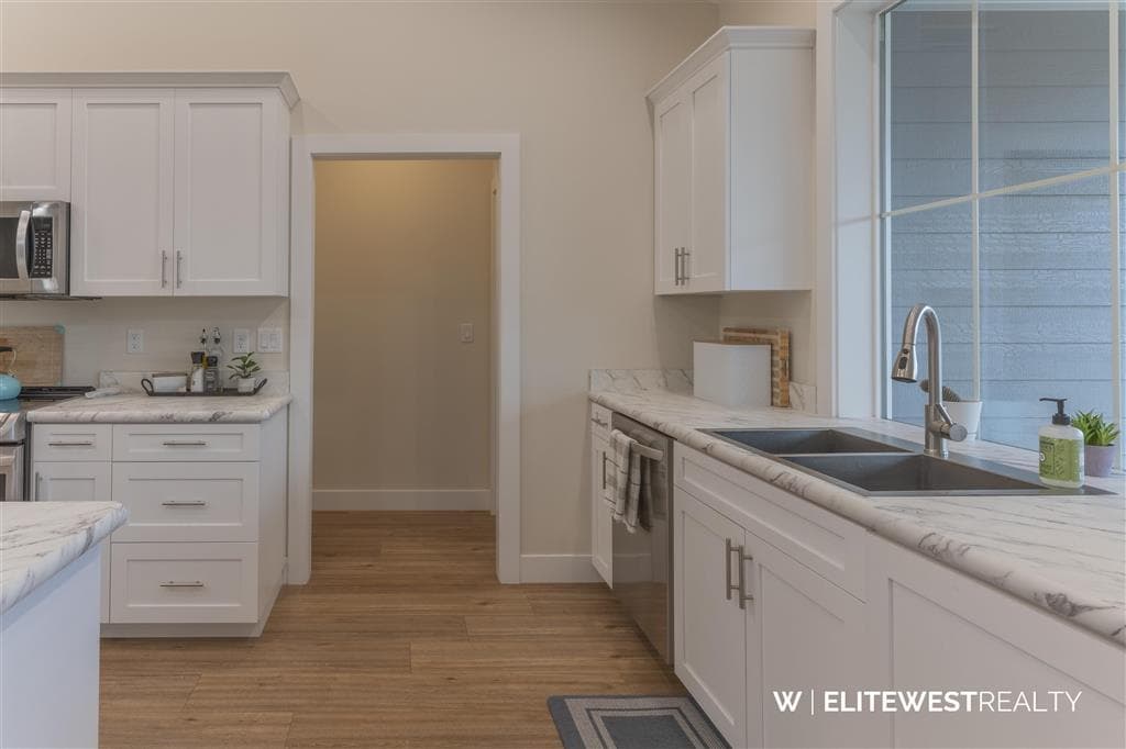 30 E 10th St — photo 17 of 25