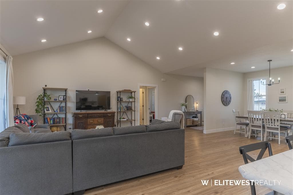 30 E 10th St — photo 3 of 25