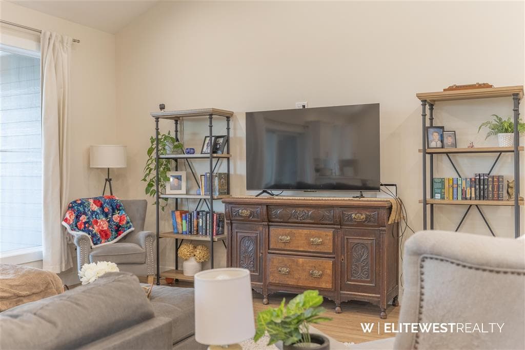 30 E 10th St — photo 21 of 25