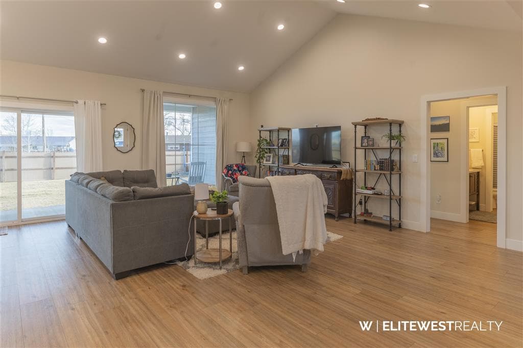 30 E 10th St — photo 22 of 25