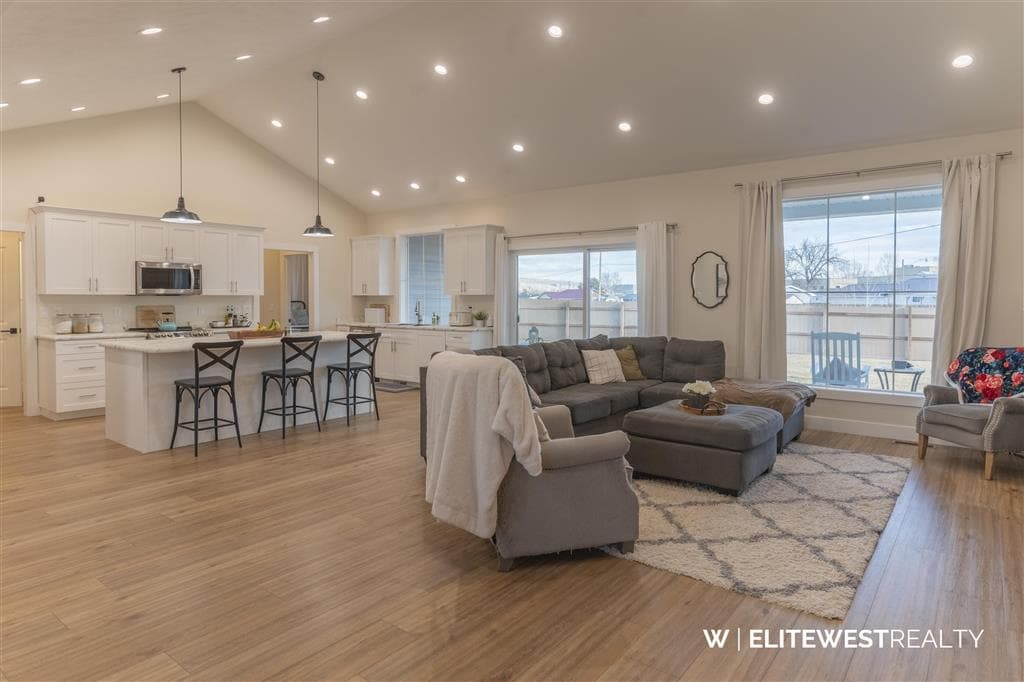 30 E 10th St — photo 23 of 25