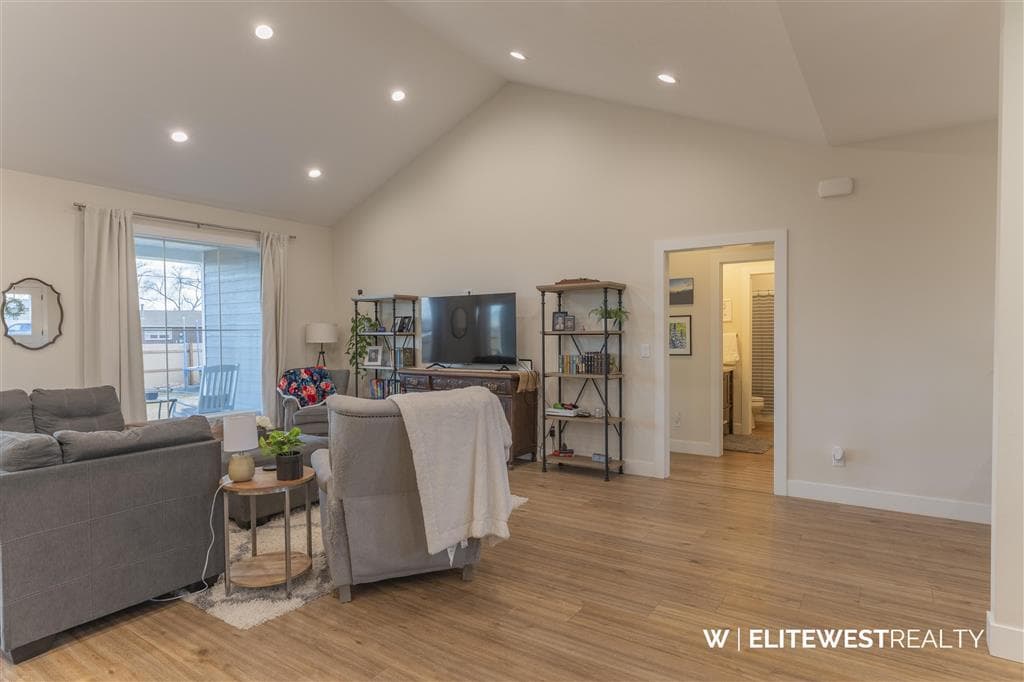 30 E 10th St — photo 7 of 25