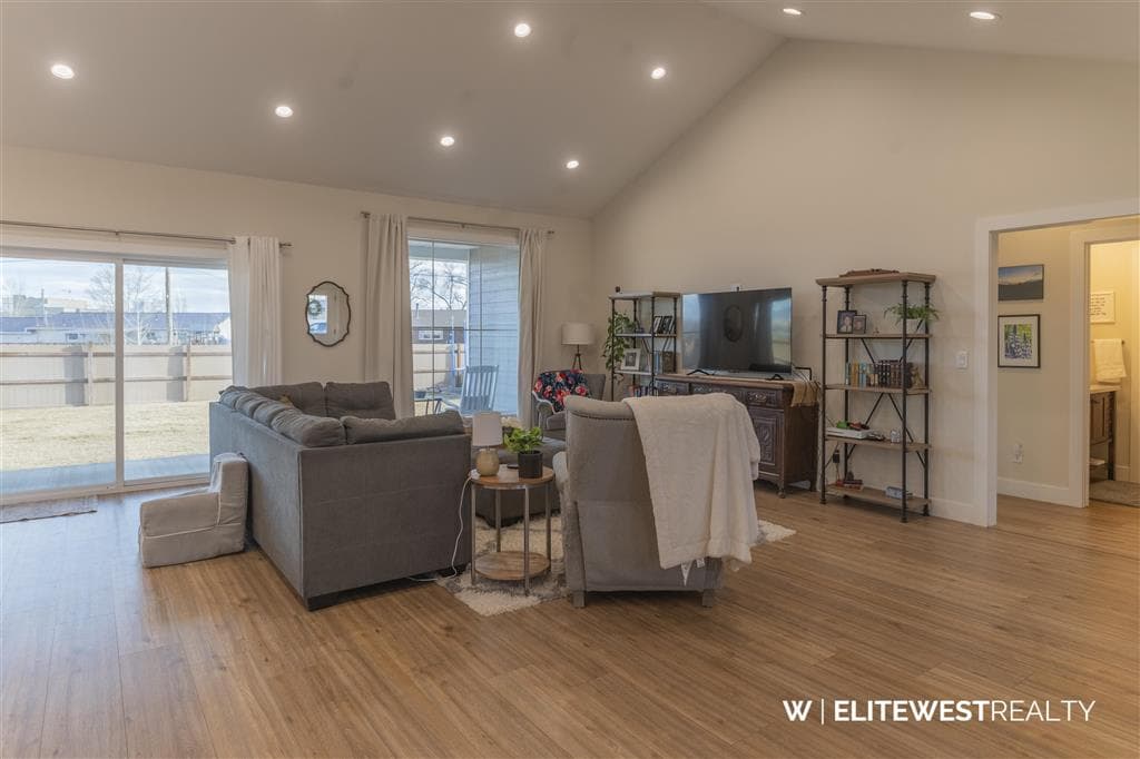 30 E 10th St — photo 8 of 25