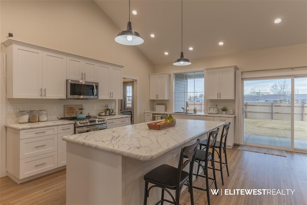 30 E 10th St — photo 10 of 25