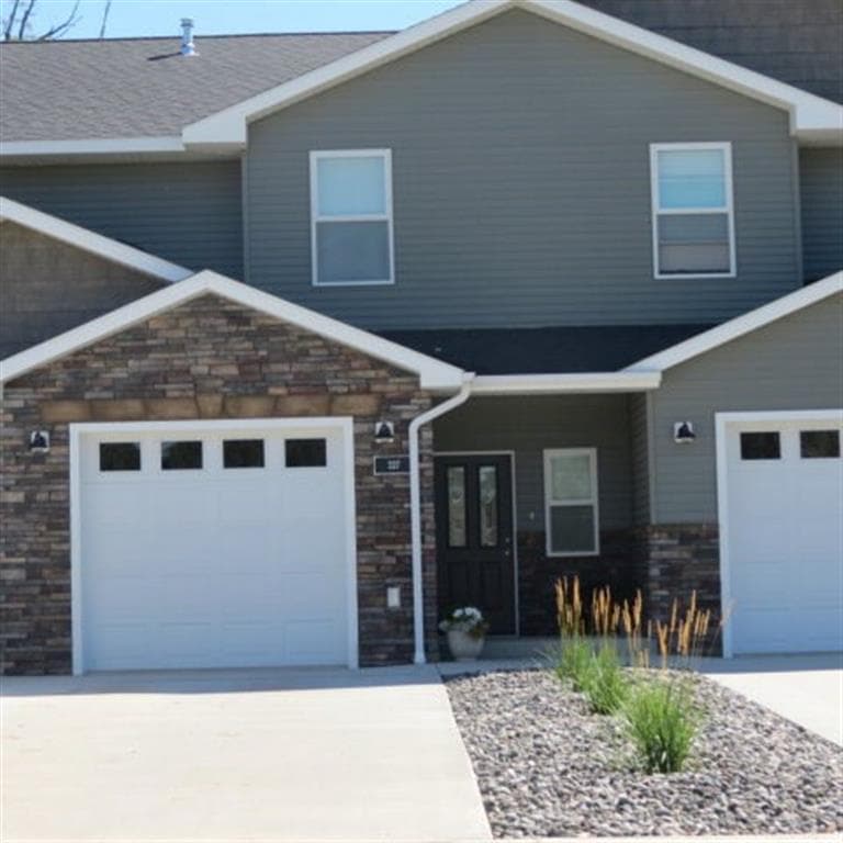 227 S Division St photo 1