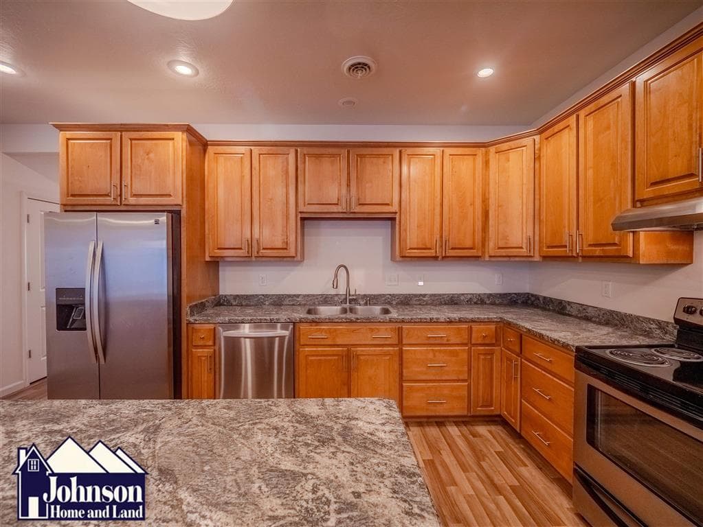 227 S Division St — photo 3 of 25