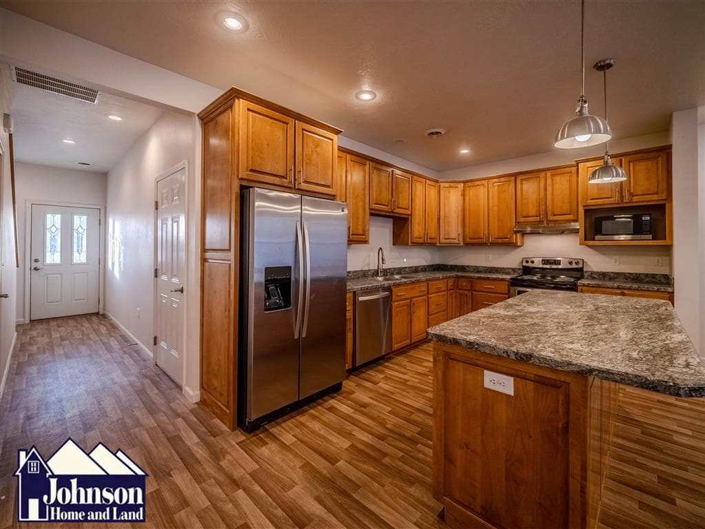 227 S Division St — photo 4 of 25