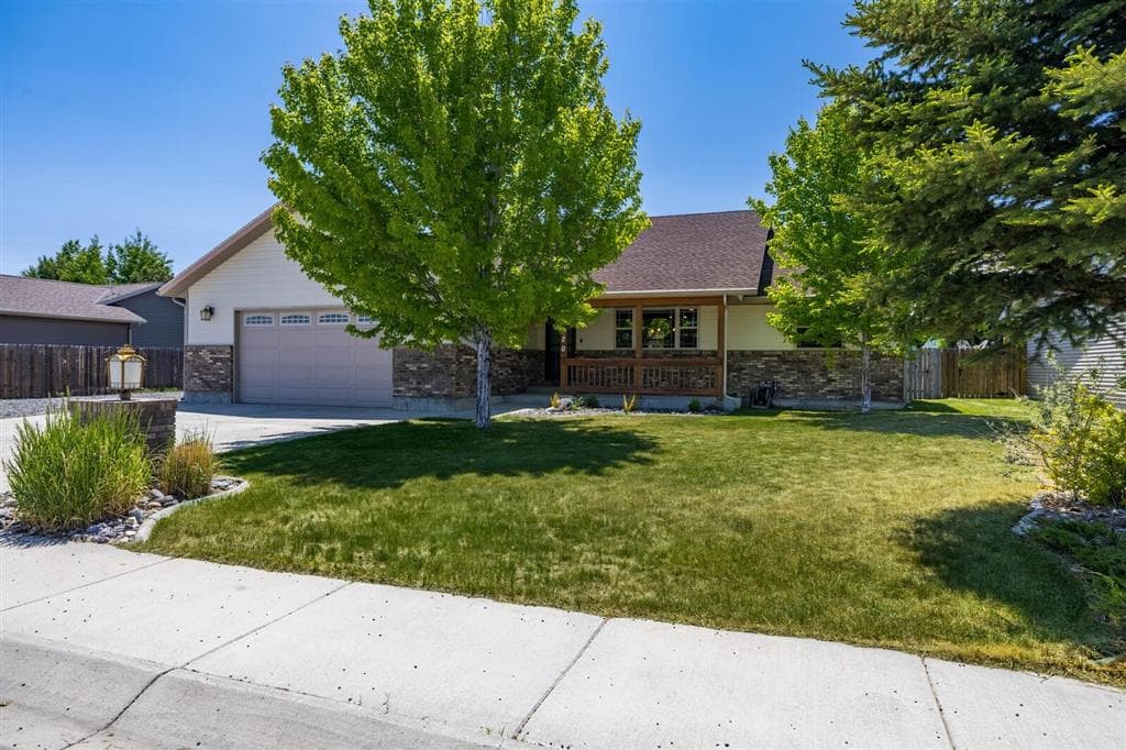 3120 E Avenue photo 1