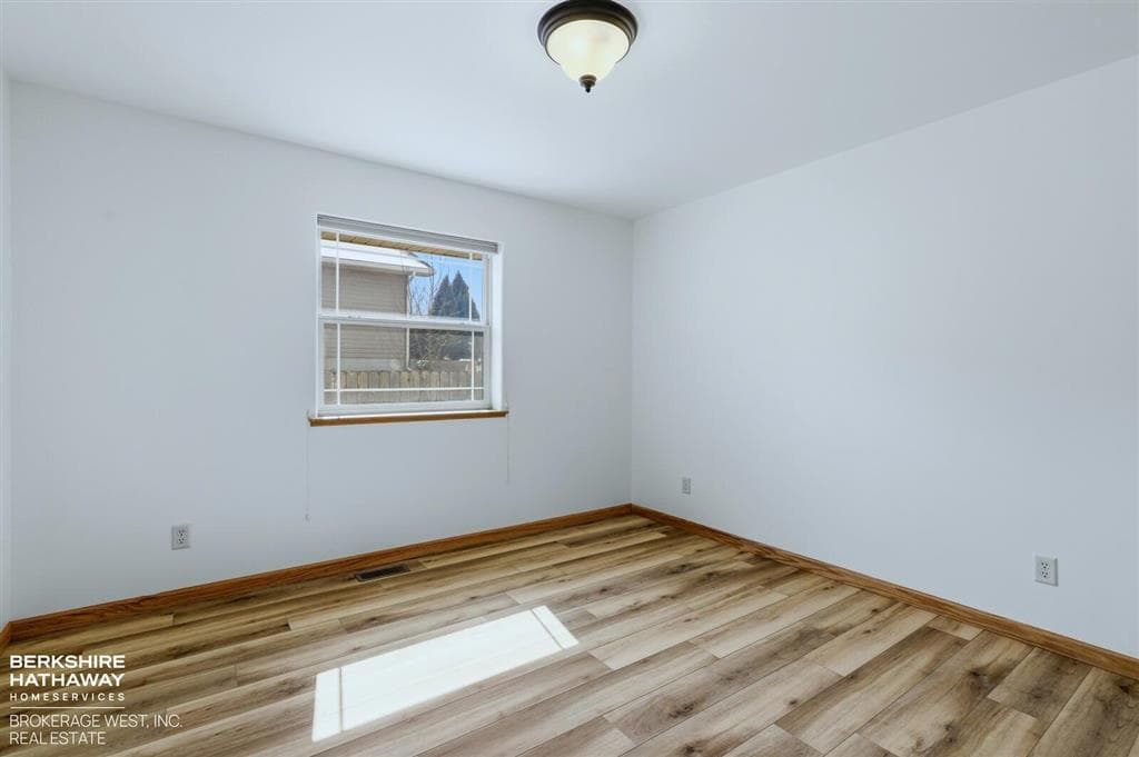 3120 E Avenue — photo 11 of 25