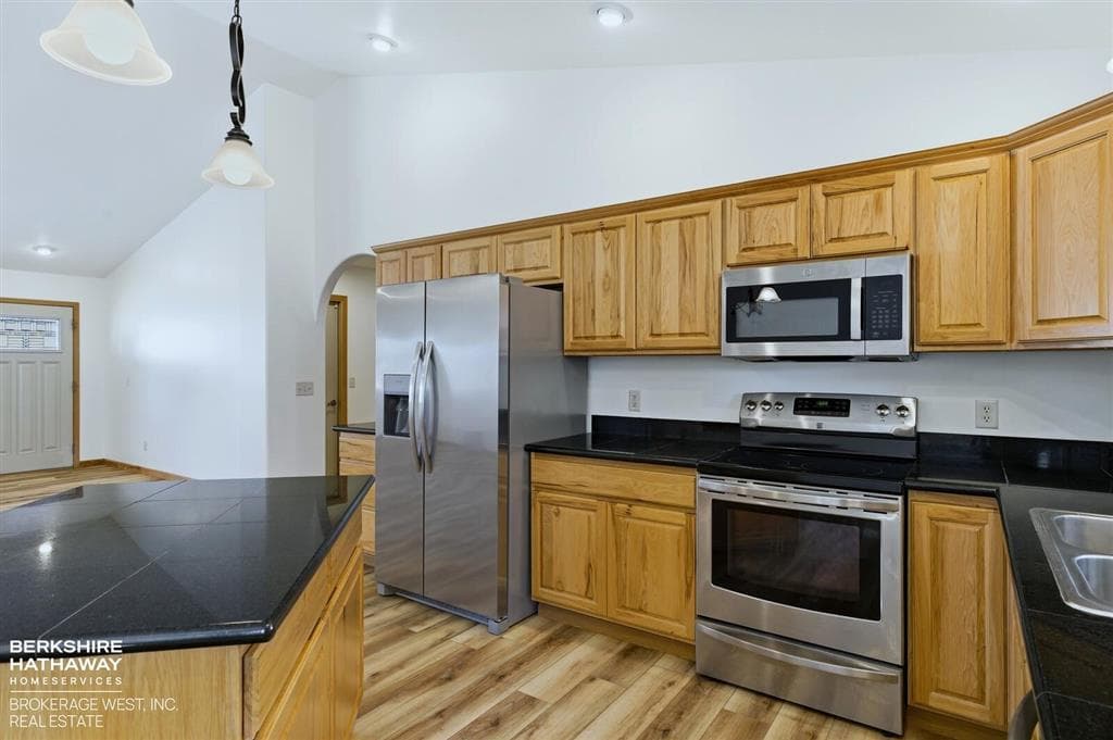 3120 E Avenue — photo 4 of 25