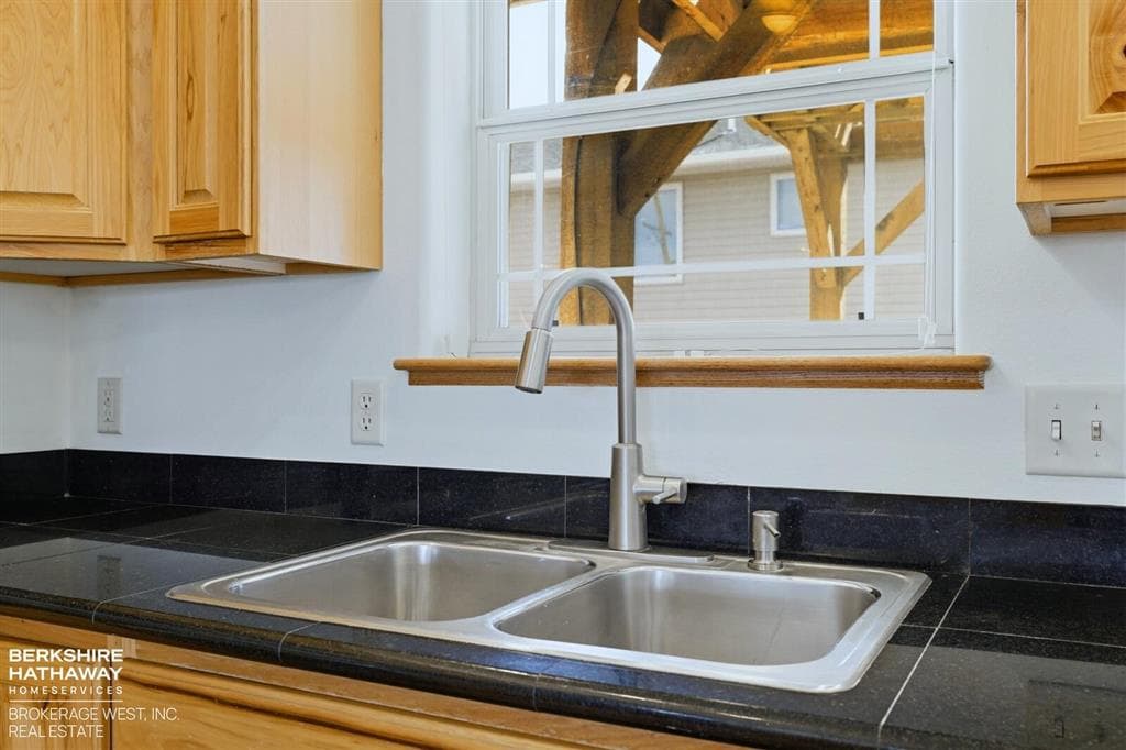 3120 E Avenue — photo 5 of 25