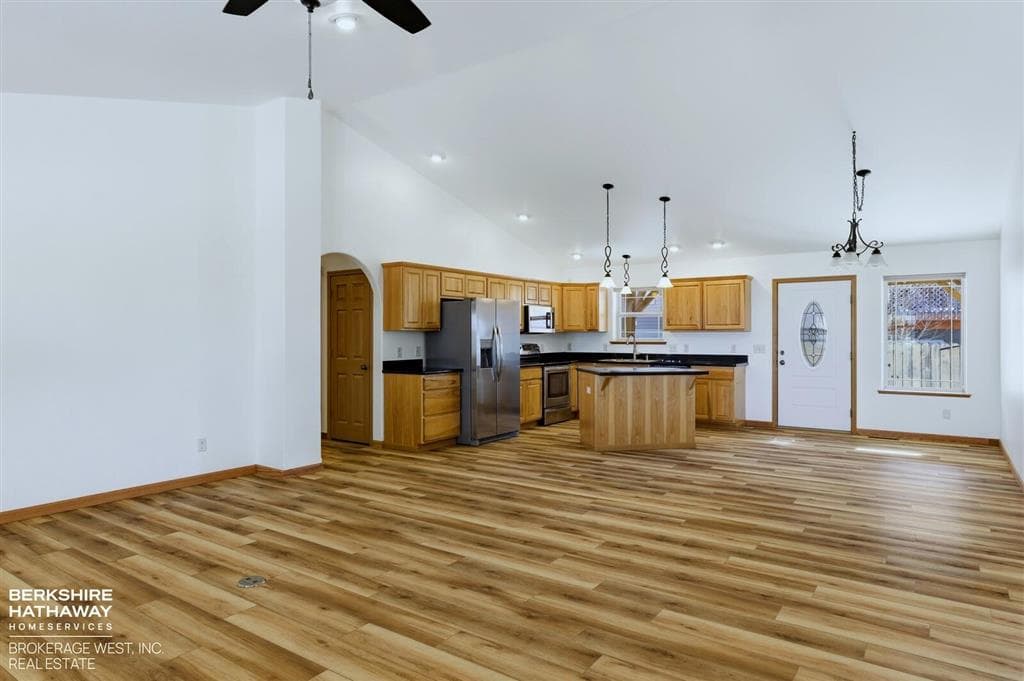 3120 E Avenue — photo 6 of 25