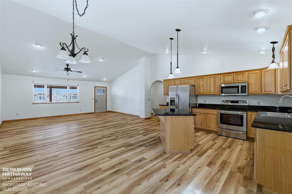 3120 E Avenue — photo 7 of 25