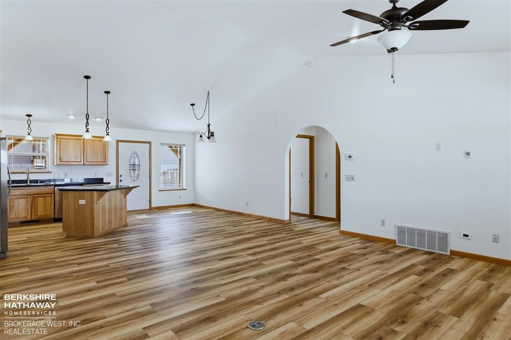 3120 E Avenue — photo 8 of 25