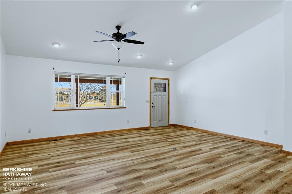 3120 E Avenue — photo 9 of 25