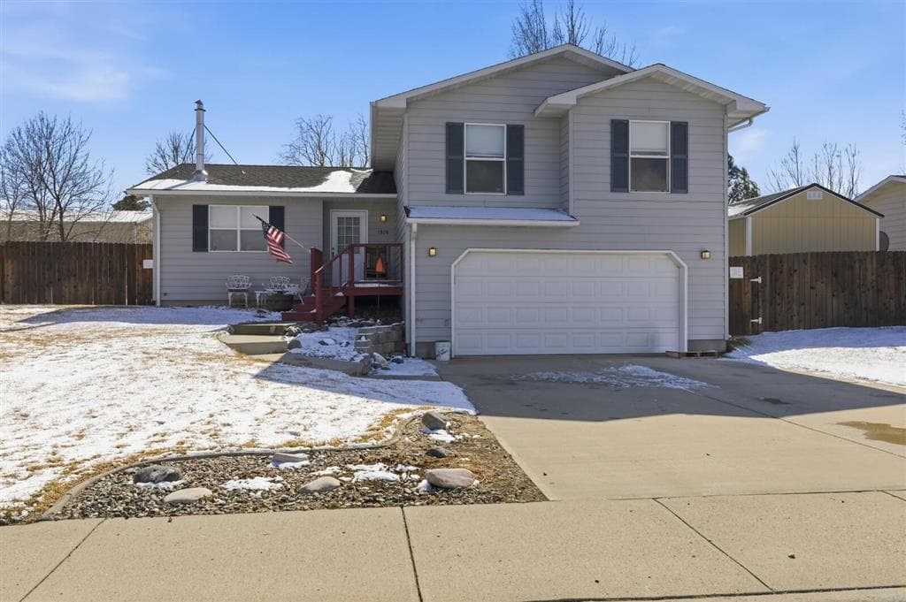 1026 River View Dr — photo 2 of 25