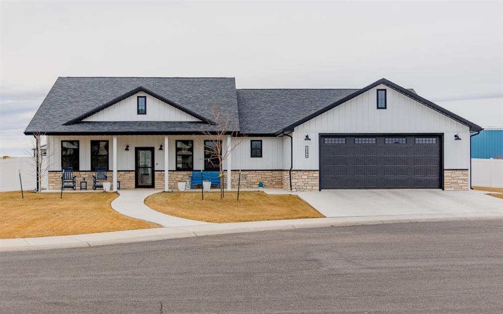 1090 Morning Glory Ln photo 1