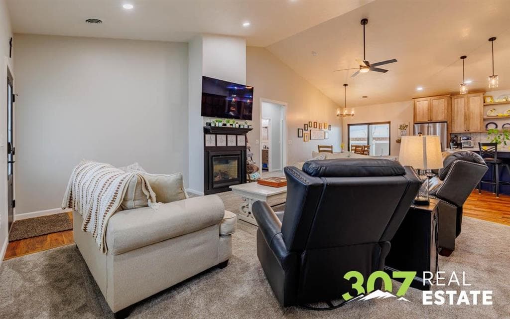 1090 Morning Glory Ln — photo 11 of 25