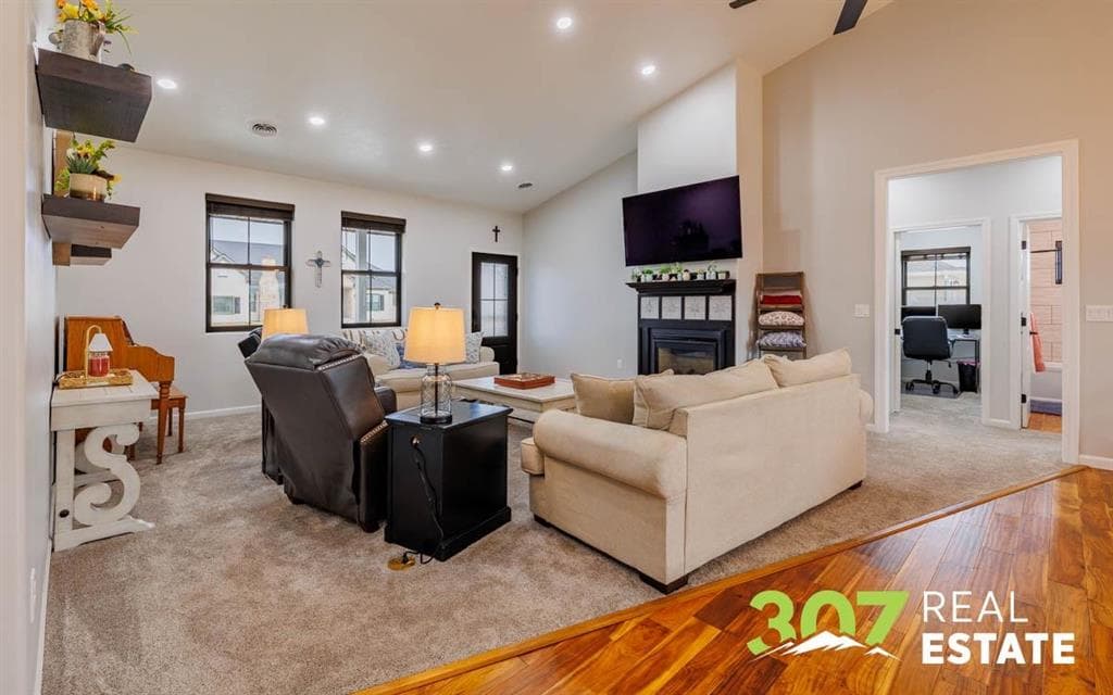 1090 Morning Glory Ln — photo 5 of 25