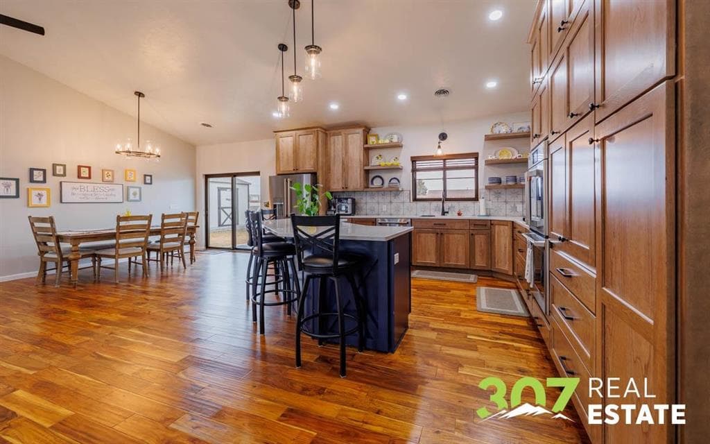 1090 Morning Glory Ln — photo 9 of 25