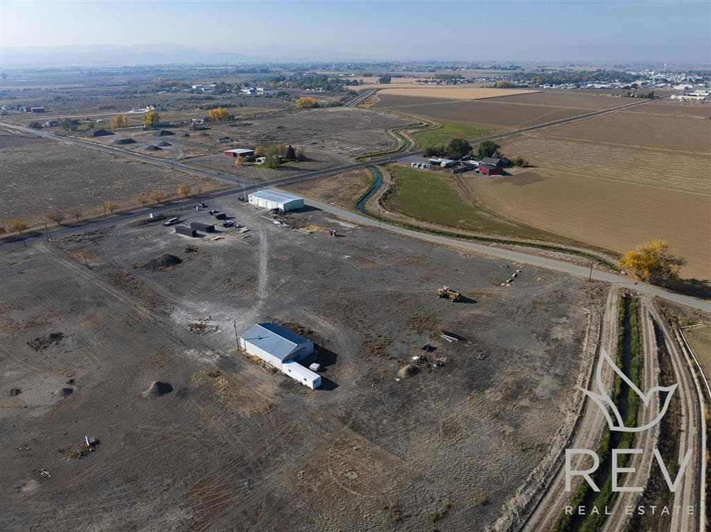 699 Lane 9 — photo 11 of 25