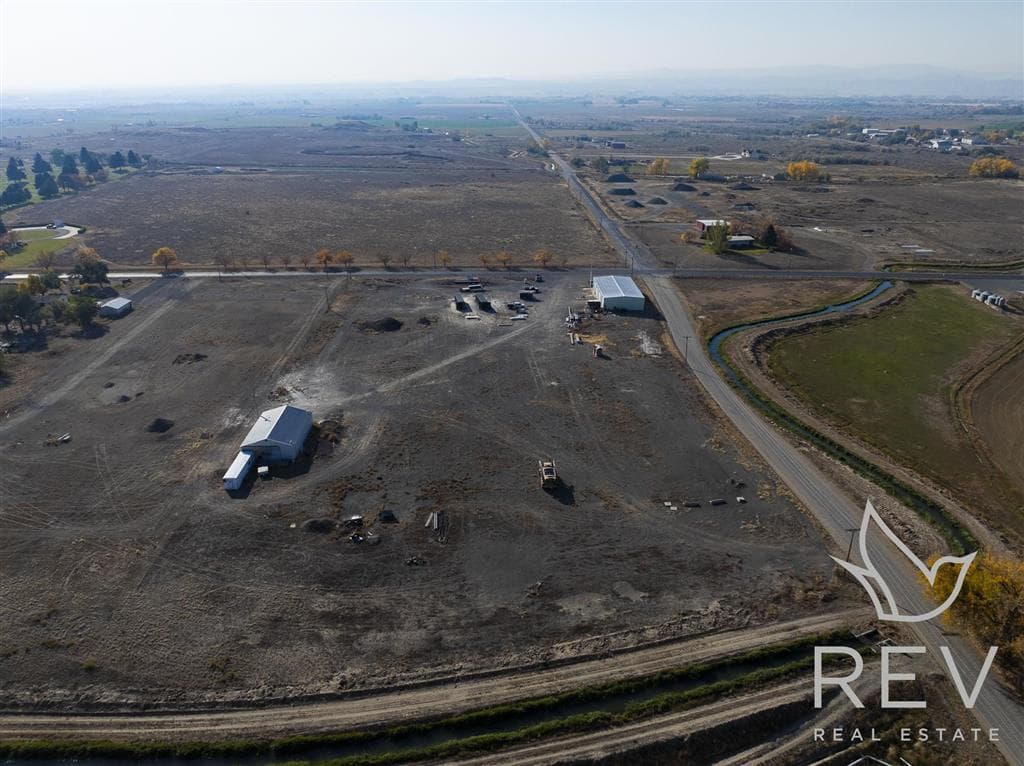 699 Lane 9 — photo 12 of 25