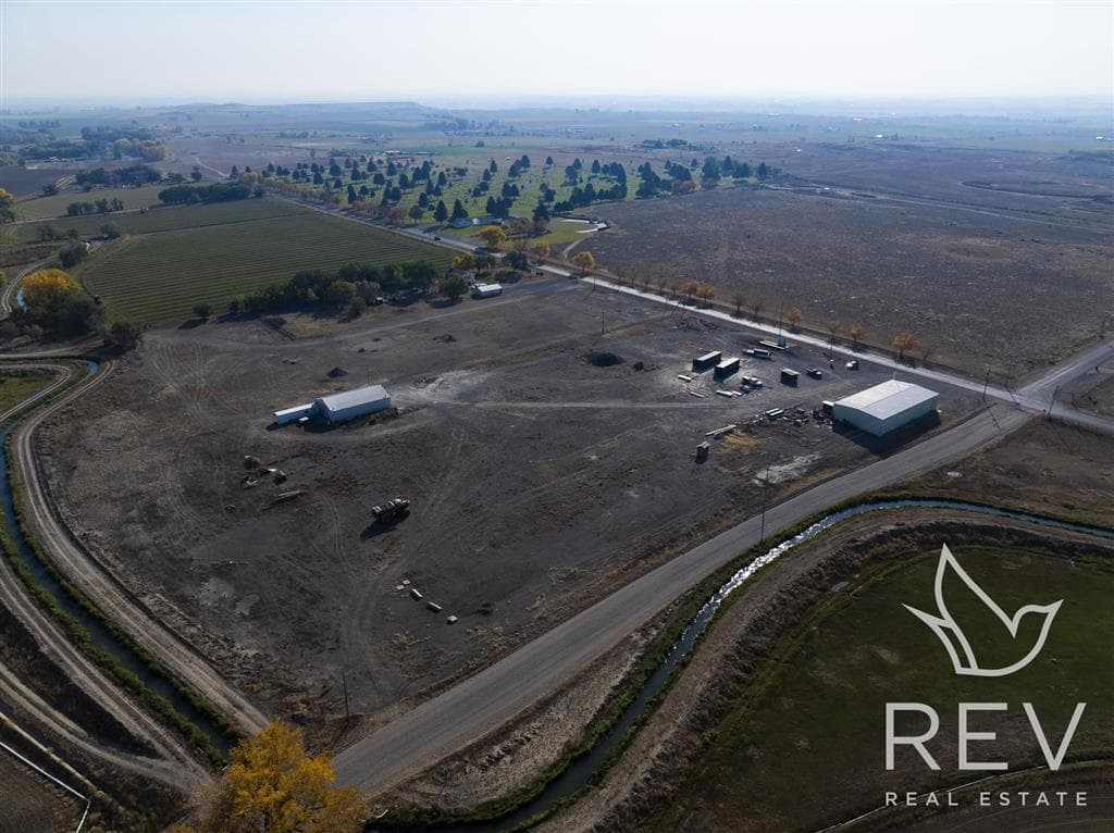 699 Lane 9 — photo 13 of 25