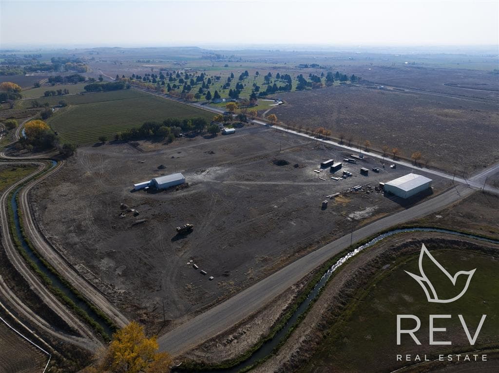 699 Lane 9 — photo 15 of 25