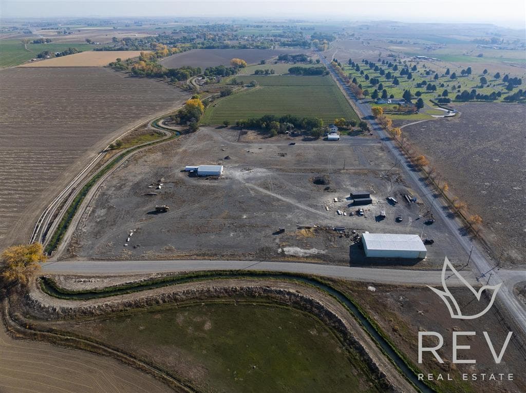 699 Lane 9 — photo 16 of 25