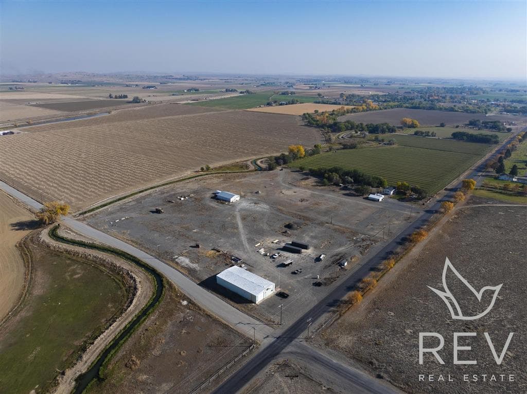 699 Lane 9 — photo 17 of 25