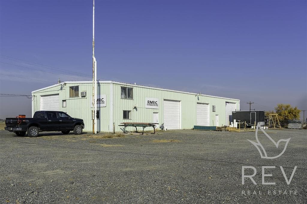 699 Lane 9 — photo 3 of 25