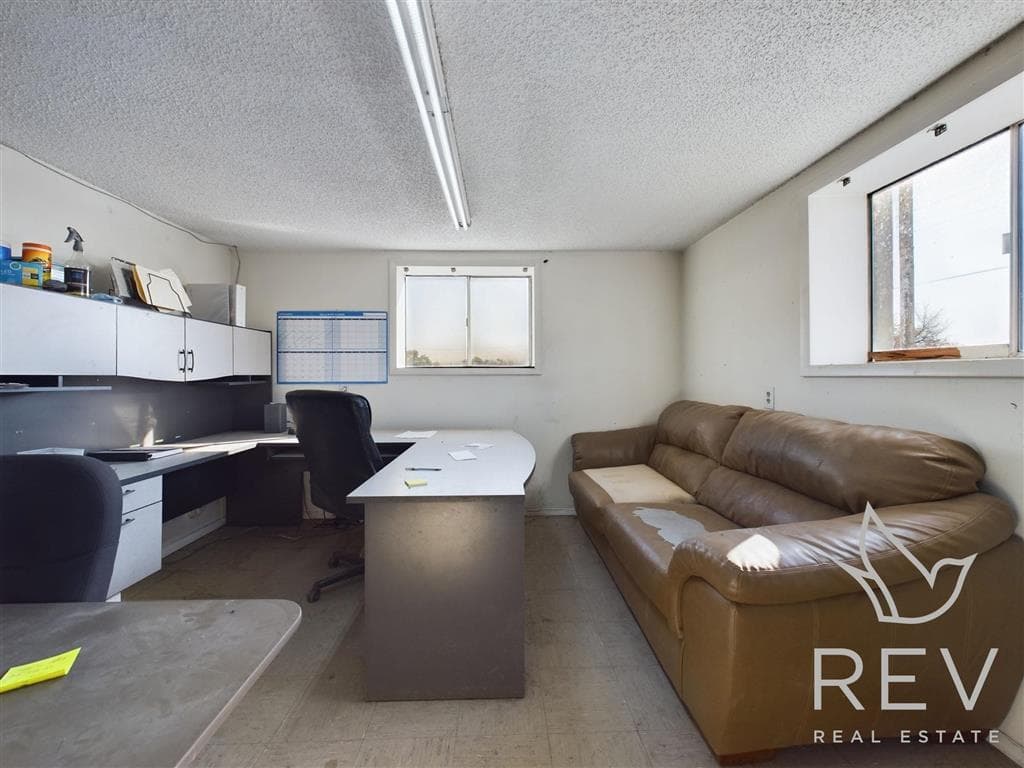 699 Lane 9 — photo 22 of 25