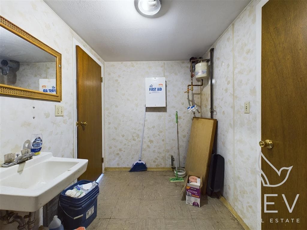 699 Lane 9 — photo 23 of 25