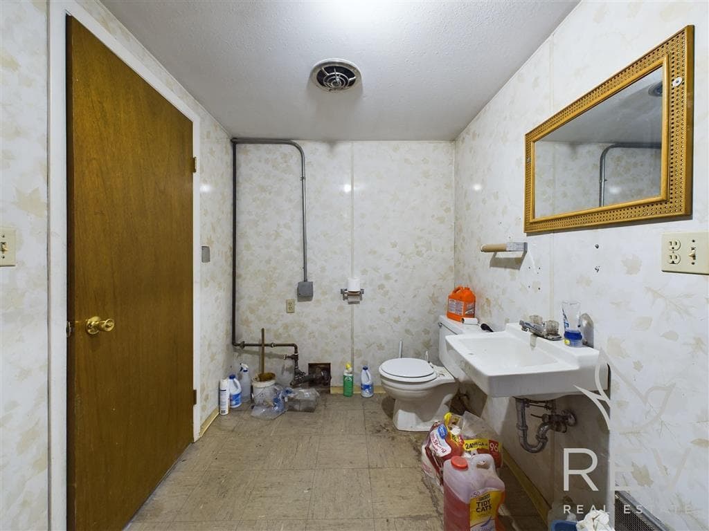 699 Lane 9 — photo 24 of 25