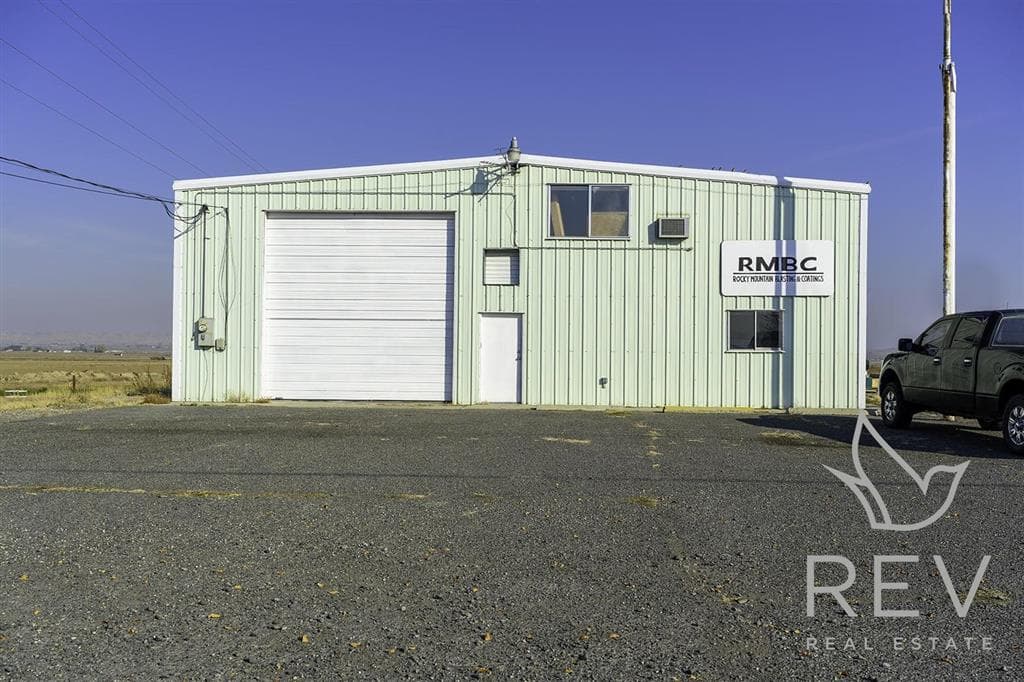 699 Lane 9 — photo 7 of 25