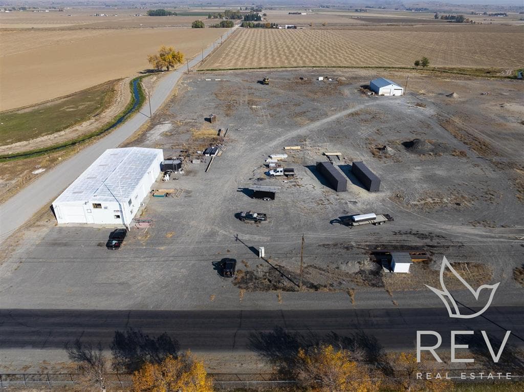 699 Lane 9 — photo 8 of 25