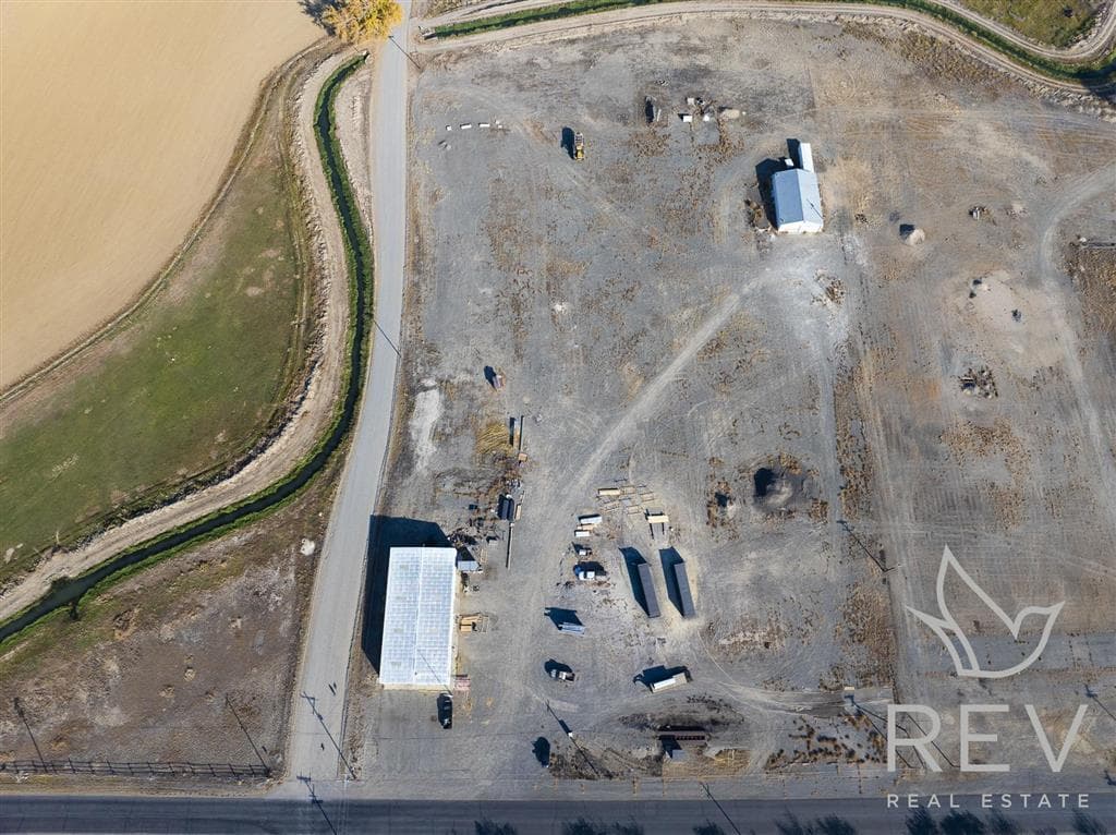 699 Lane 9 — photo 9 of 25