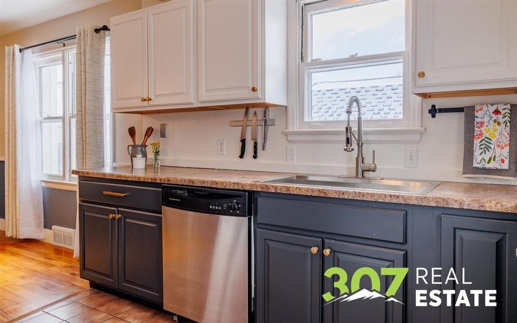 637 19th St — photo 2 of 25