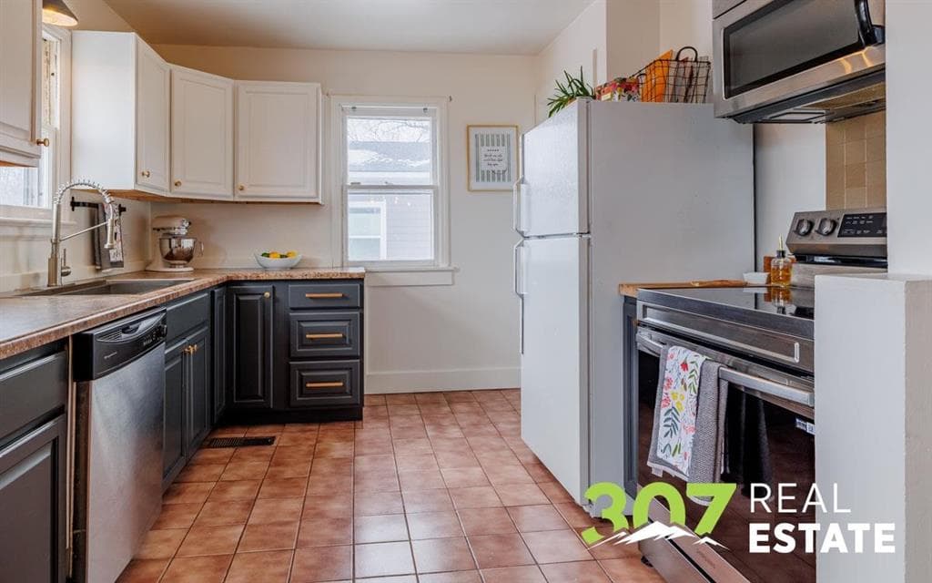 637 19th St — photo 3 of 25