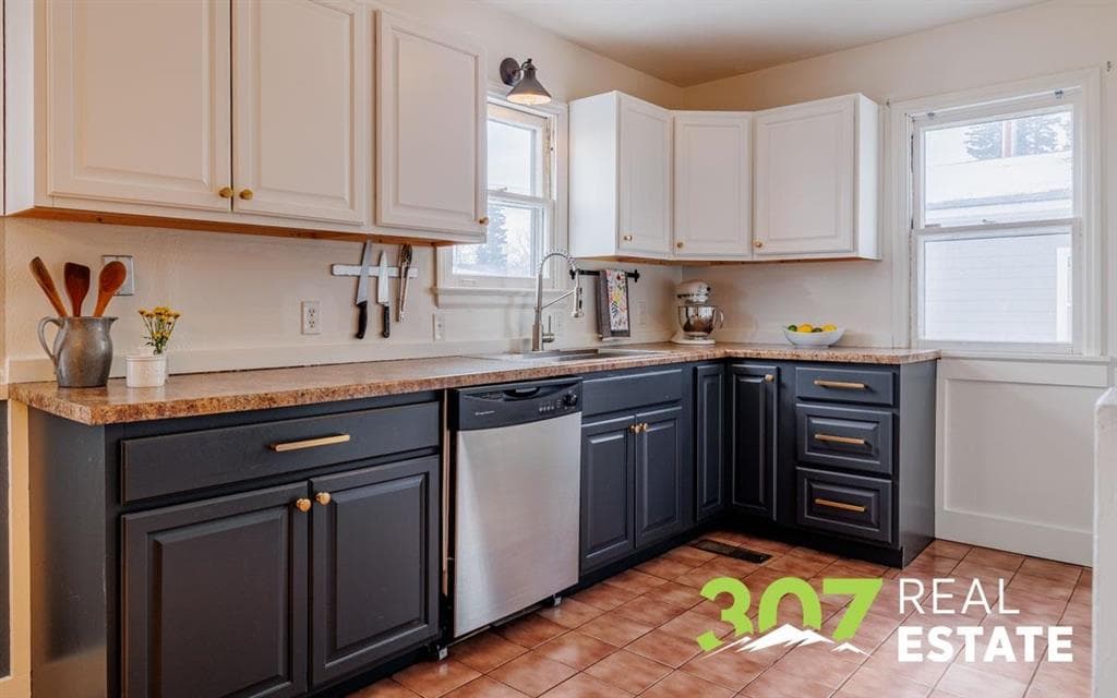 637 19th St — photo 4 of 25