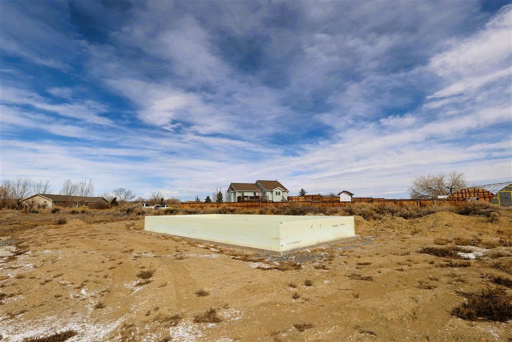 737 Henry Rd — photo 4 of 6