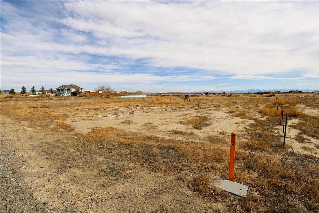 737 Henry Rd — photo 5 of 6